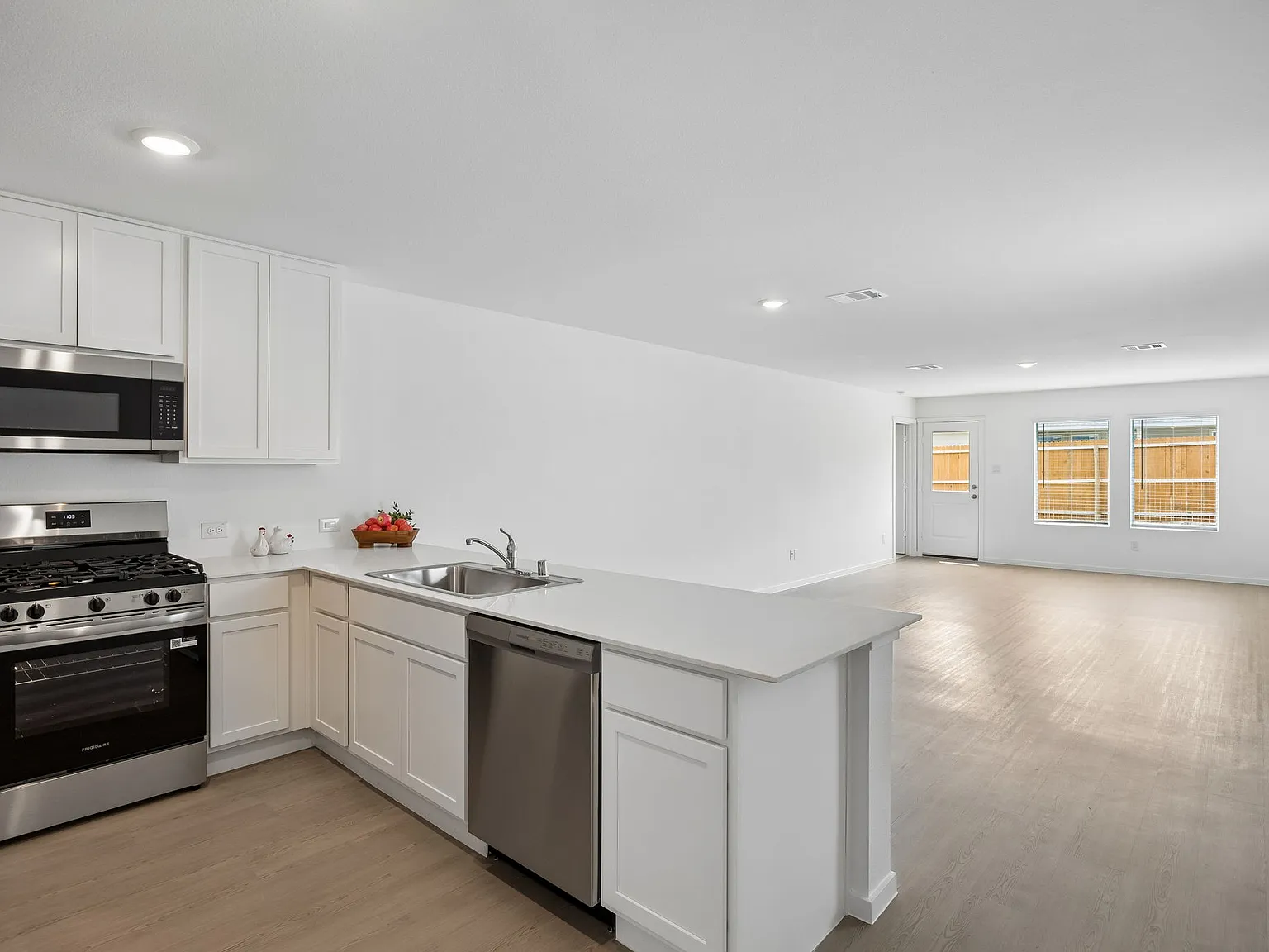 4 bed, 1612 sqft, $2,100 — Photo 1