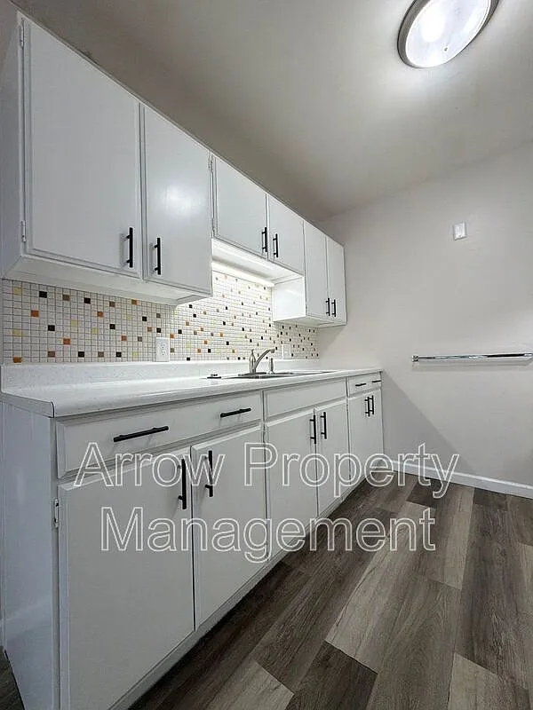 2 bed, 1.0 bath, 774 sqft, $885 — Photo 3