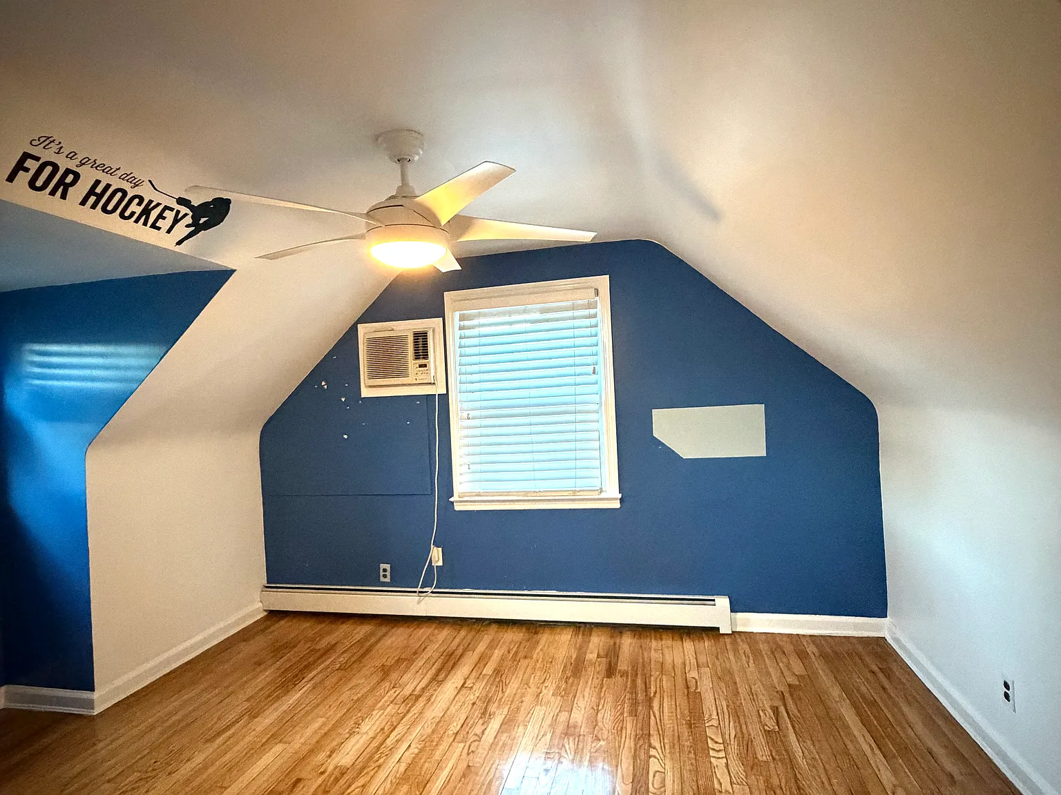 2 bed, 650 sqft, $2,300 — Photo 2