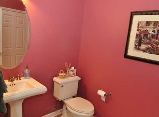 17 Goffle Brook Ct, Hawthorne, NJ 07506