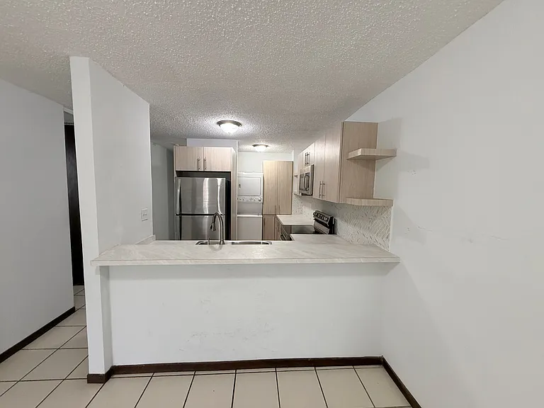 1 Laguna #C24 — Photo 6