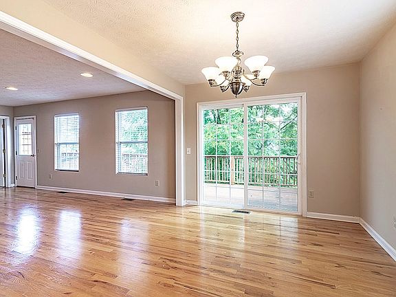 5th image of 154 Stoneybrook Dr
