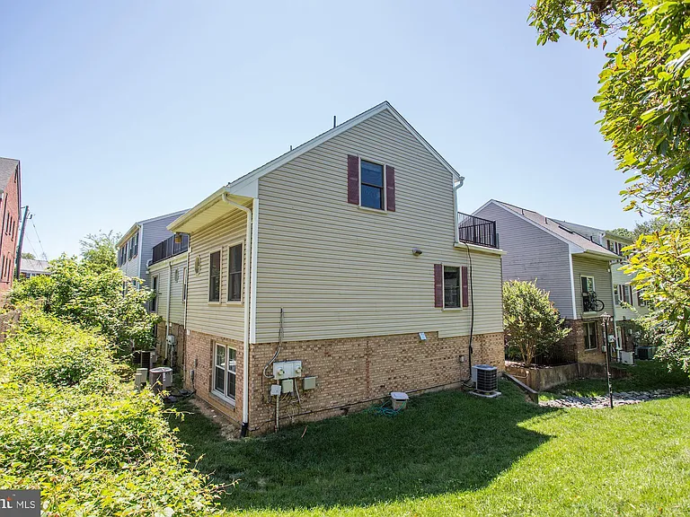 144 N Bedford St #B — Photo 30