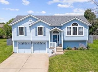 1710 Rolling Rock Rd, Raymore, MO 64083