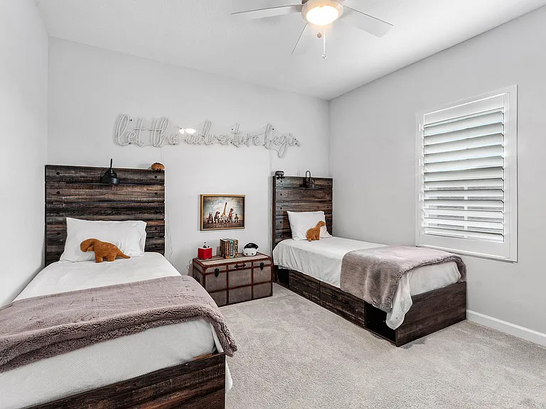 981 Castaway Ct — Photo 30