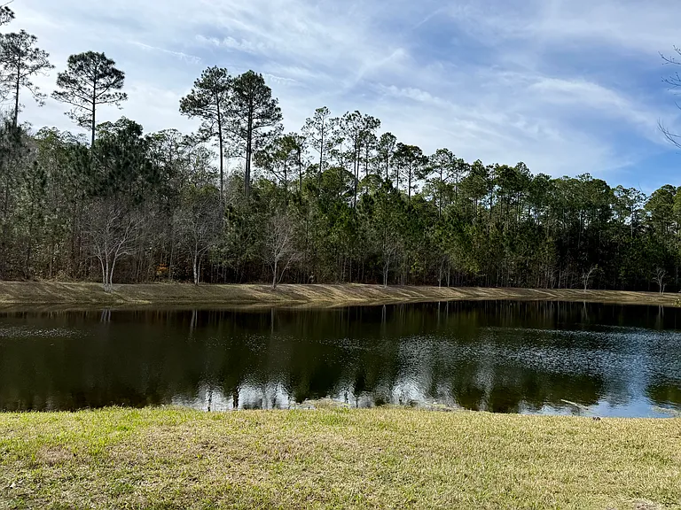 301 Richmond Dr — Photo 12