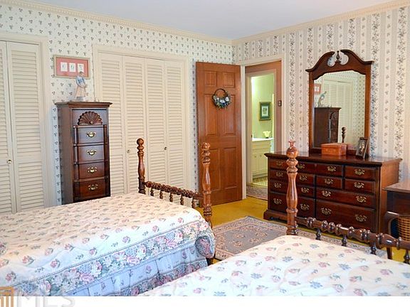 Bedroom on the main with view of full bath - perfect for guests