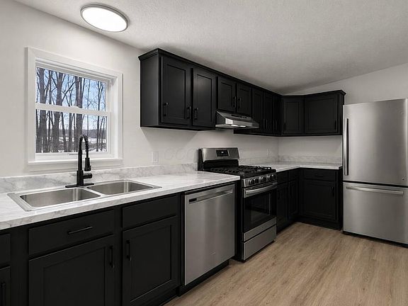 2nd image of 2525 Panther Dr NE