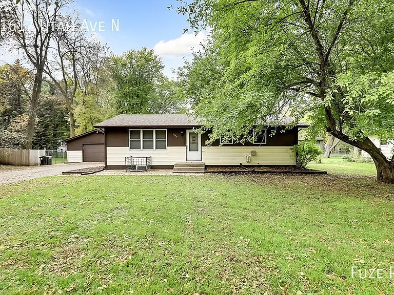11617 Utah Ave N — Photo 3