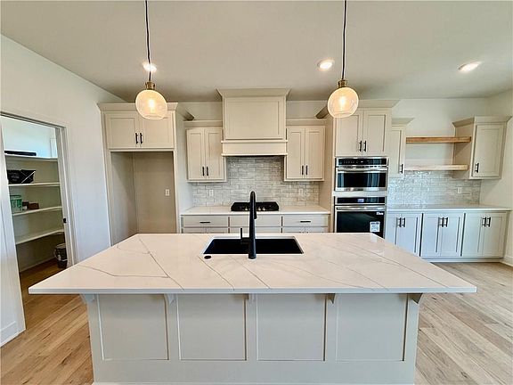 4th image of 504 Skyview Ln