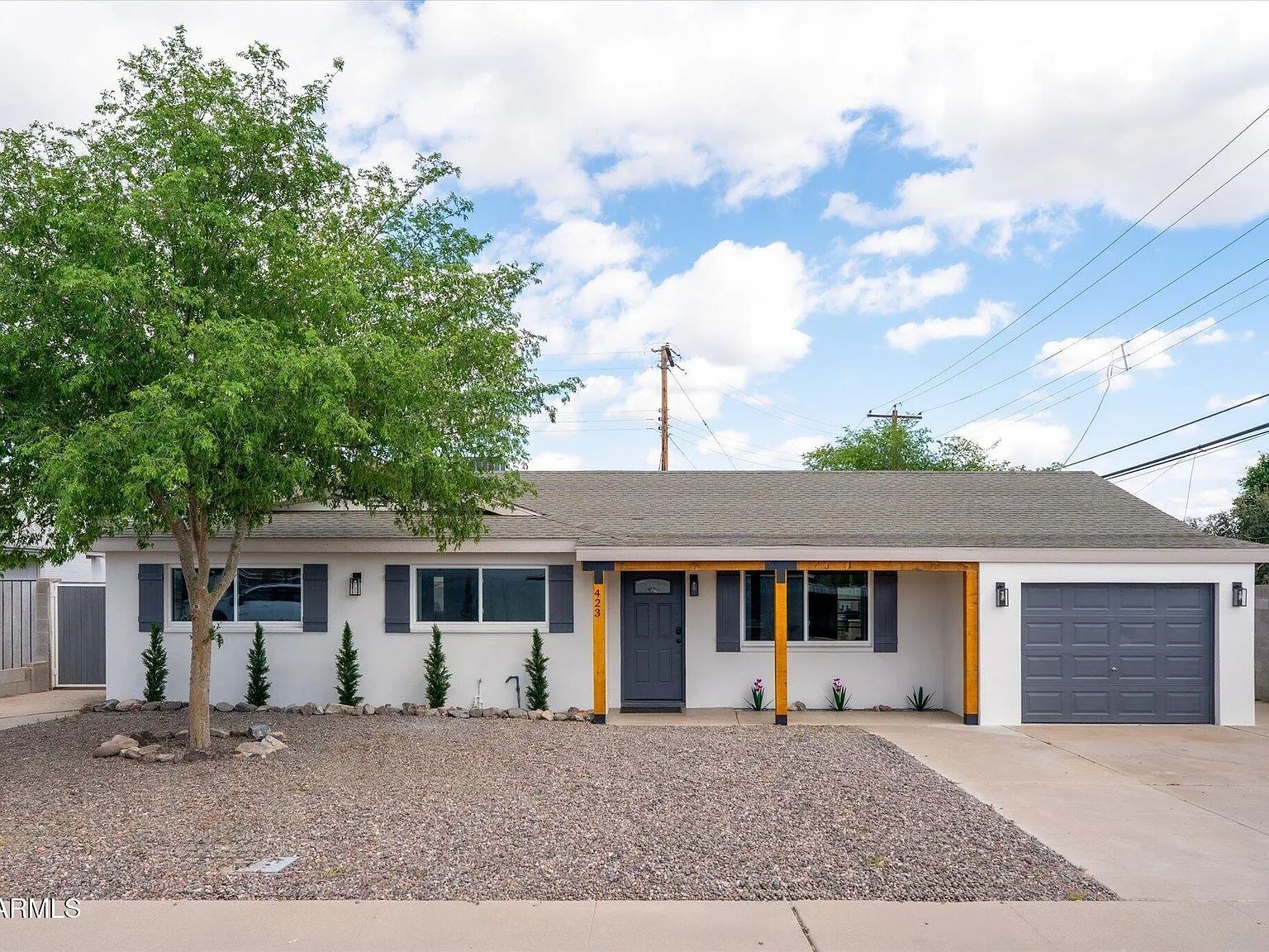 3 bed, 2.0 bath, 1570 sqft, $3,900 — Photo 2