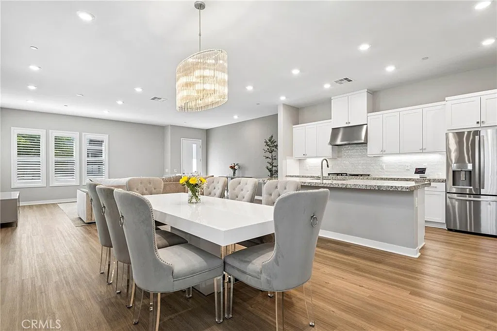 4 bed, 2688 sqft, $5,800 — Photo 3