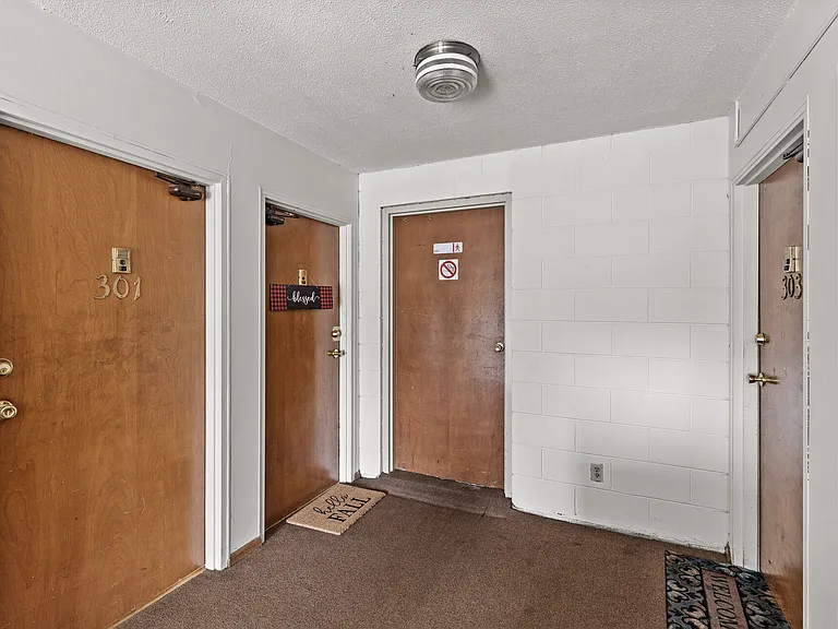647 37th Ave NE #301 — Photo 12