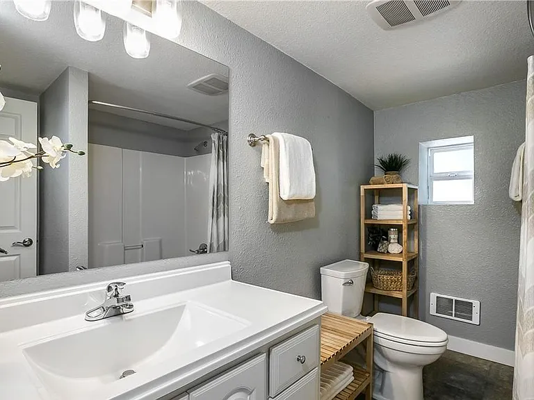 501 NW 73rd St — Photo 9