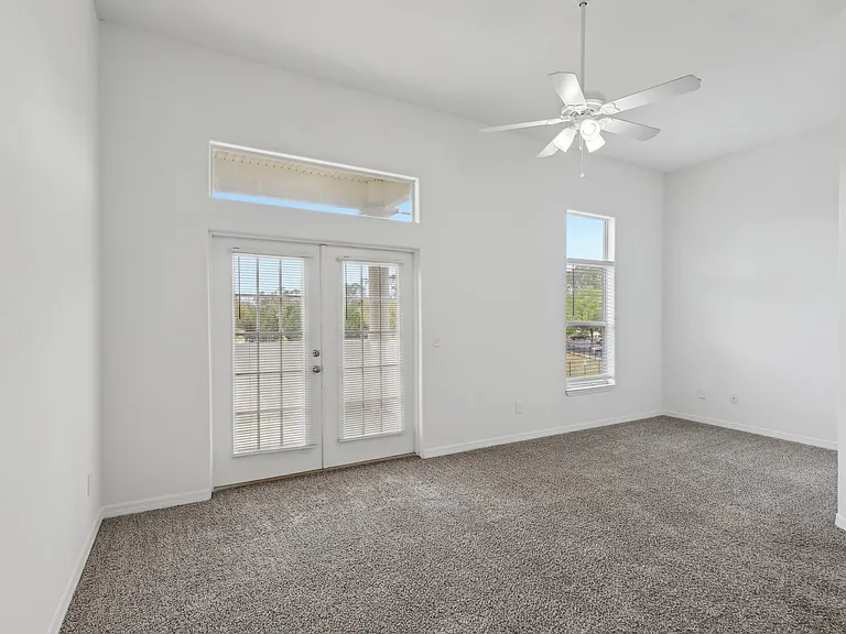 Devon Circle Apartments — Photo 31