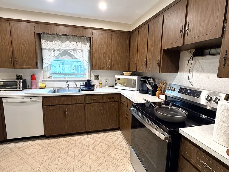 85-87 Edwards St #2 — Photo 6