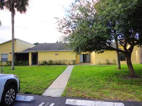 212 Sparrow Dr, Royal Palm Beach, FL