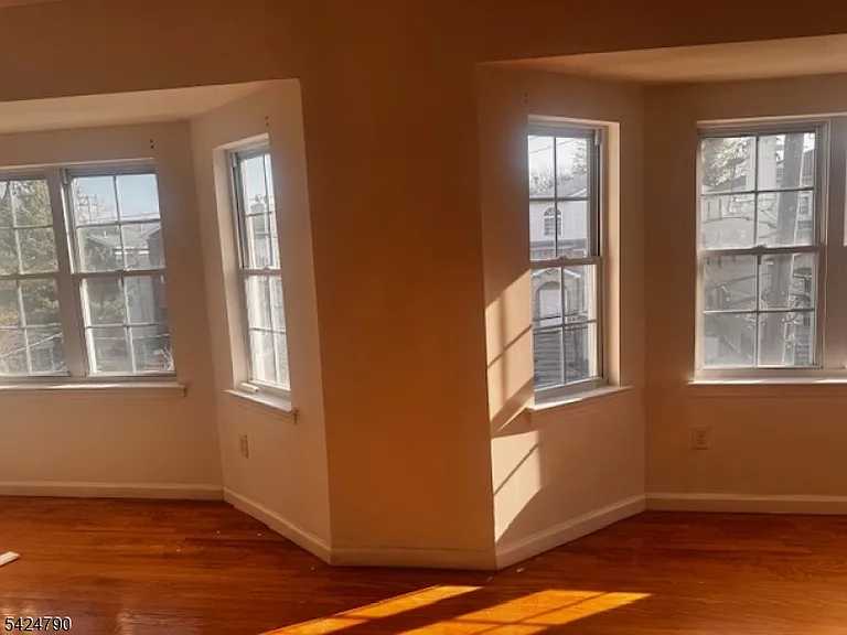 81-83 Hawthorne Ave #3 — Photo 7