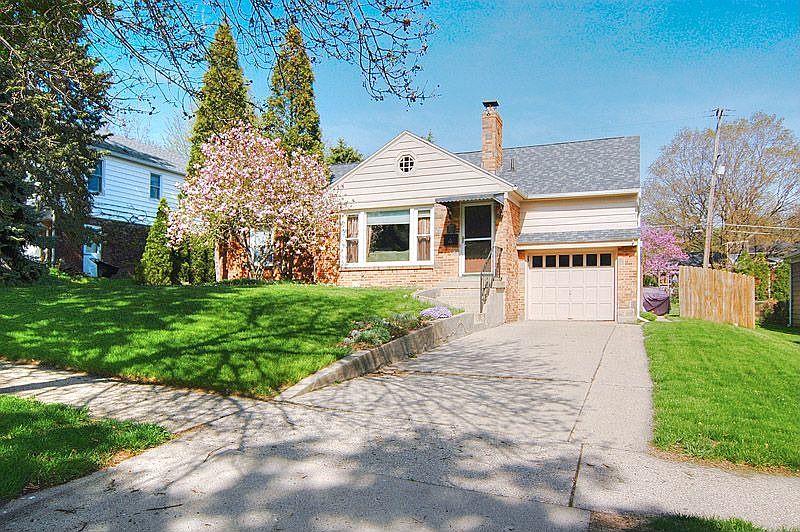 1st image of 1632 Rosewood Ave SE