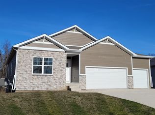 75 Prairie Bluff Dr, Waukee, IA 50263