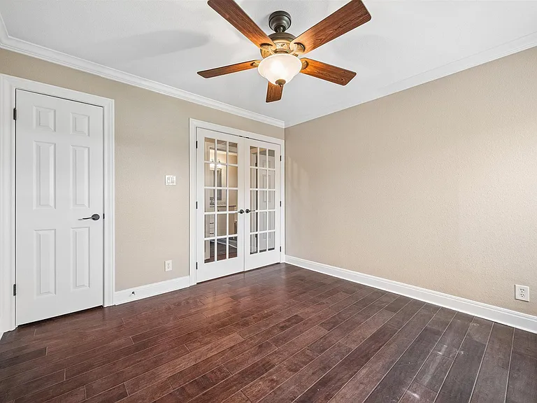 2500 Steck Ave #18 — Photo 3