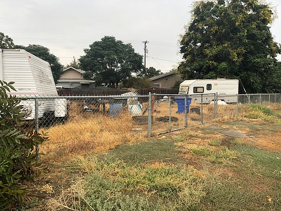 2nd image of 10837 Railroad Avenue