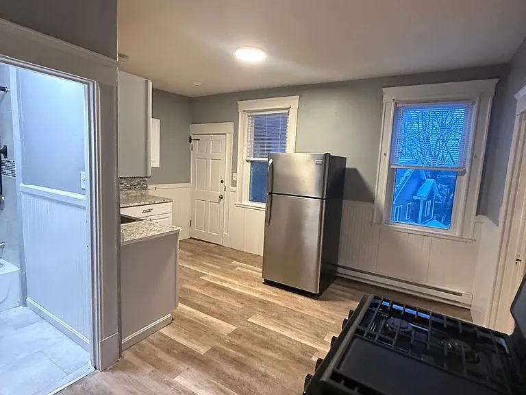 18 Oak Hill Ave #3F — Photo 7