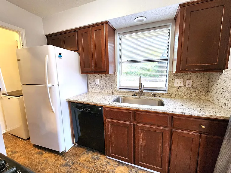 2202 Bolivar St — Photo 12