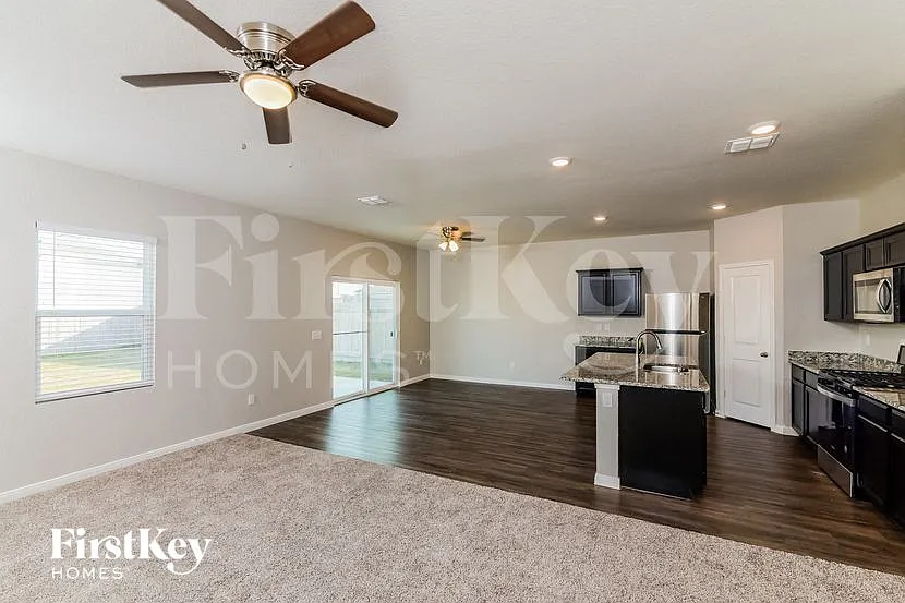 4 bed, 3.0 bath, 2258 sqft, $1,840 — Photo 2