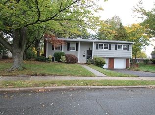 25 Merker Dr, Edison, NJ 08837