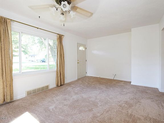 2nd image of 7725 Lake Wood Dr