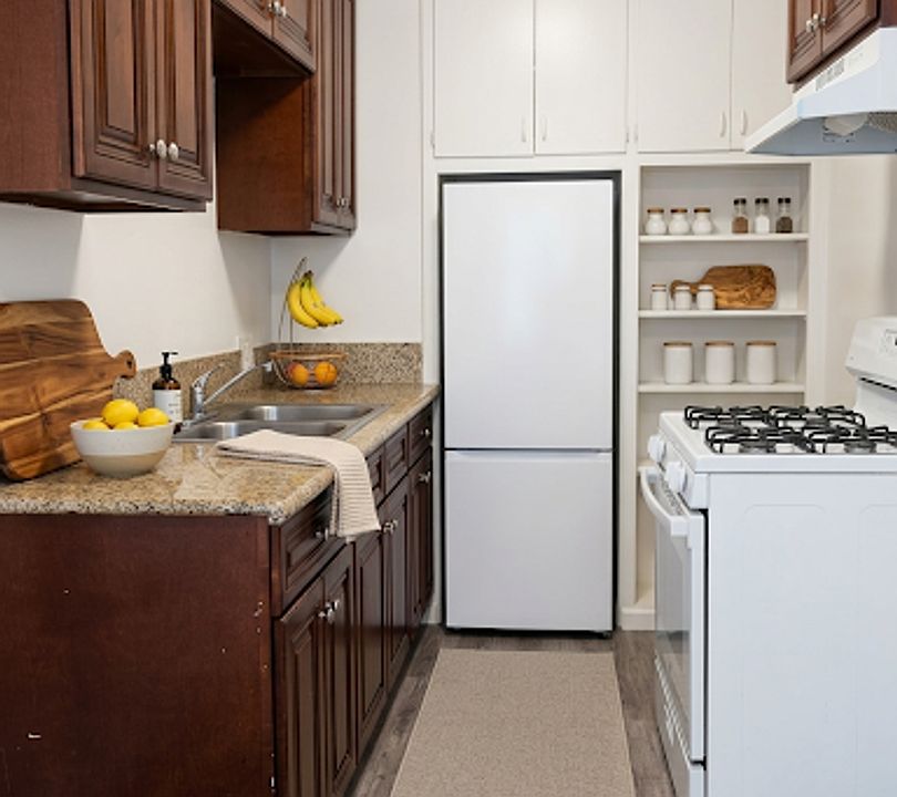 1st image of 409 E Harvard St #8