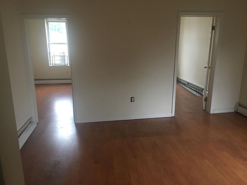 2nd image of 22 Seidler St #8