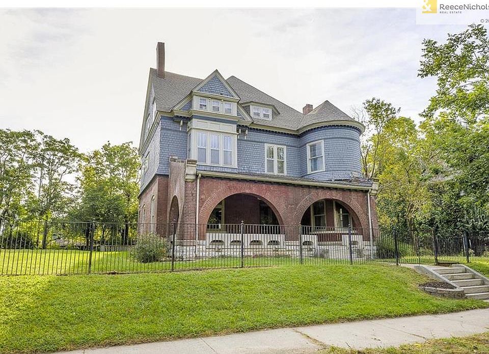 Beautiful Hyde Park Mansion built in 1895 for John Sietz, of Sietz Meats