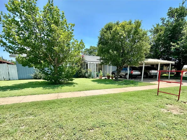 2504 Milwaukee St, Plainview, TX 79072