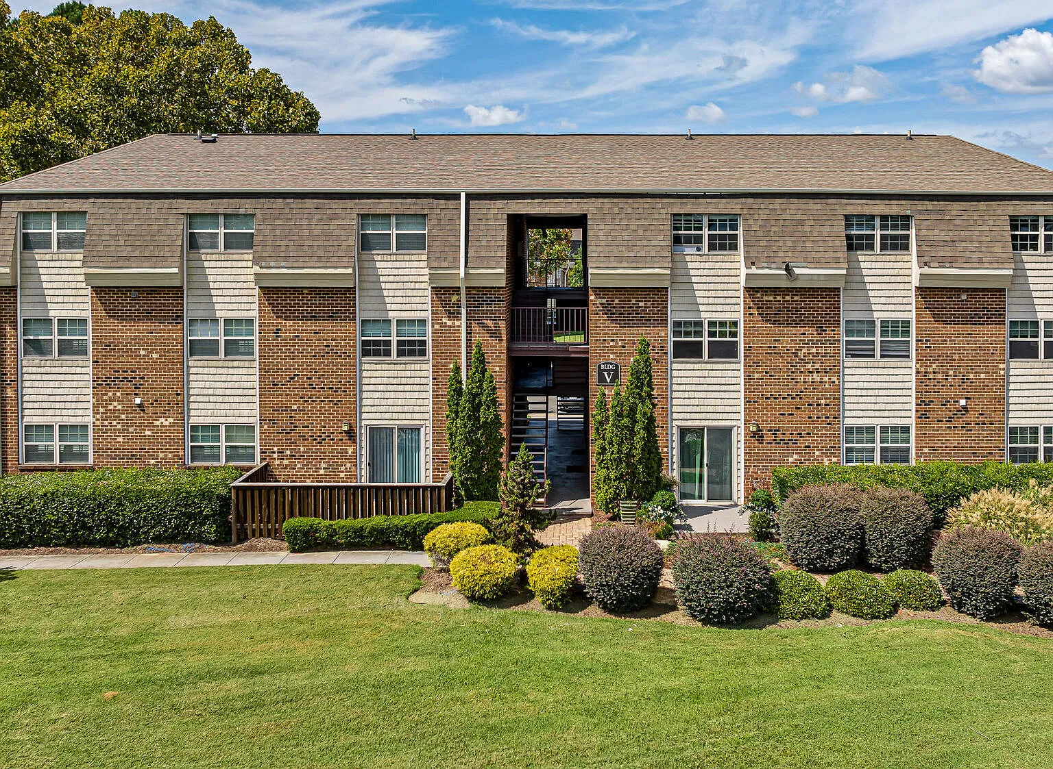 Collins Crossing Apartments — Photo 3
