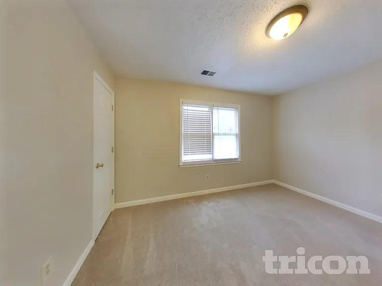 649 Stratford Dr — Photo 12