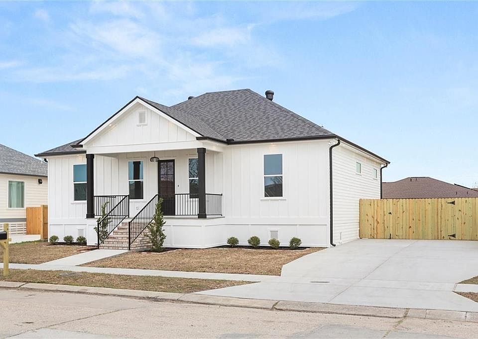1st image of 3213 Dauterive Dr
