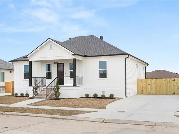 3213 Dauterive Dr, Chalmette, LA 70043