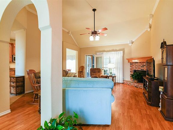 4th image of 1027 Little Creek Dr