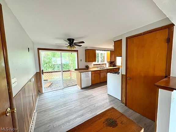 5th image of 121 Florence Ave