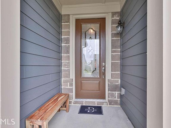 5th image of 207 Silver Maple Ct