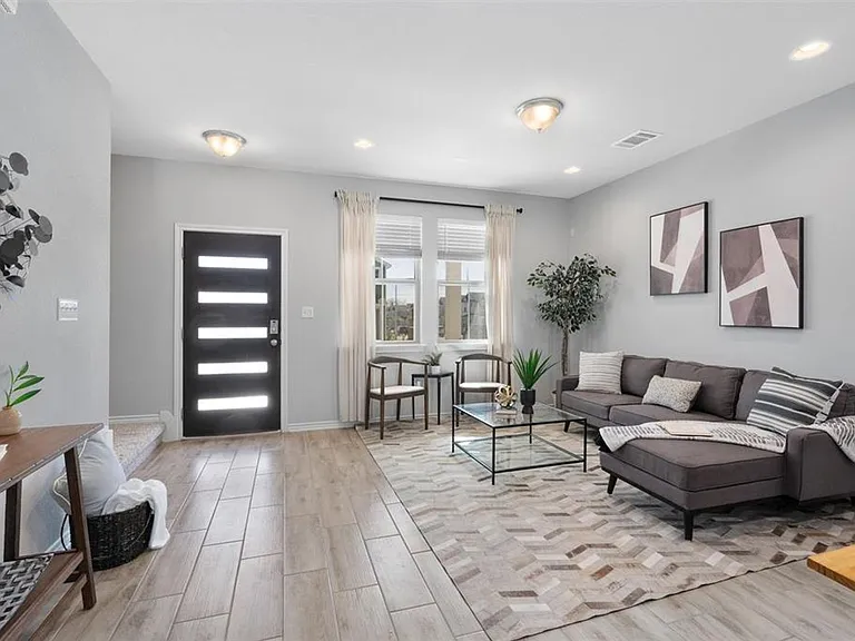 1713 Yaupon Grove Ln — Photo 3