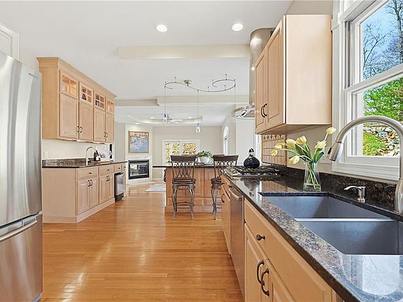 4th image of 54 Paine Rd