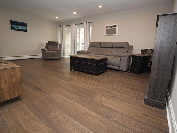3rd image of 3913 Saratoga Ave APT 308