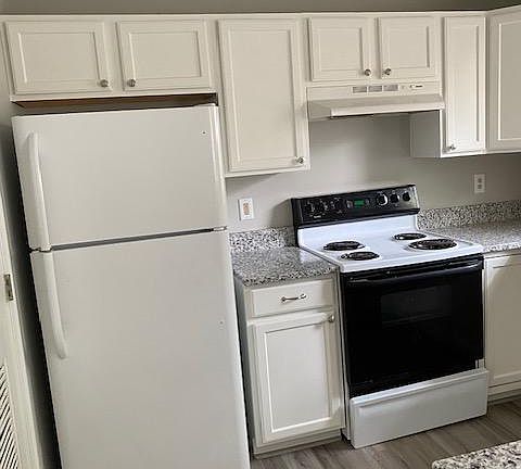 4th image of 9817 Plaza View Way