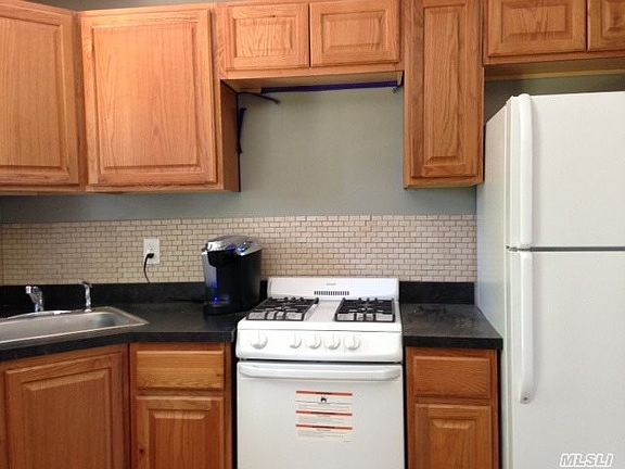 5th image of 137 Fountain Ave