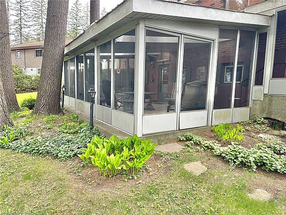 4th image of 60 Smith Ave