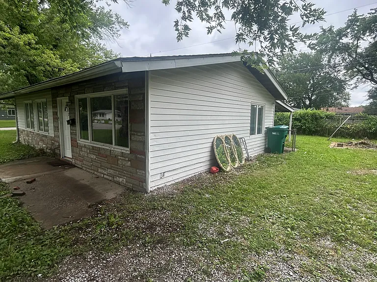 2 E Adams Dr — Photo 3