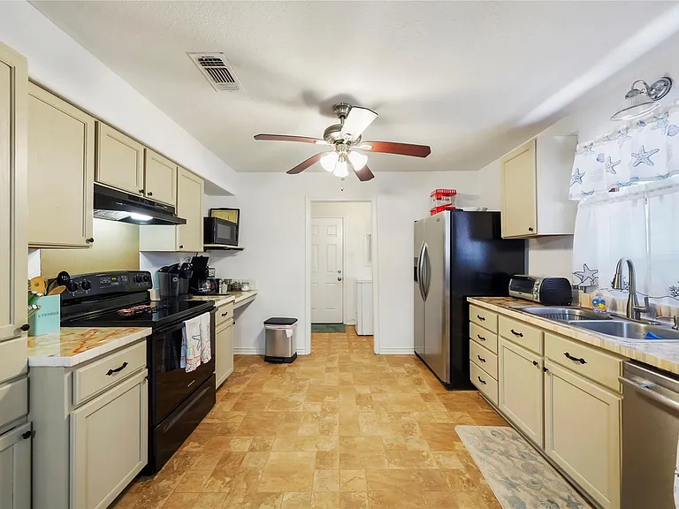 6120 Avenue Q 1/2 — Photo 10